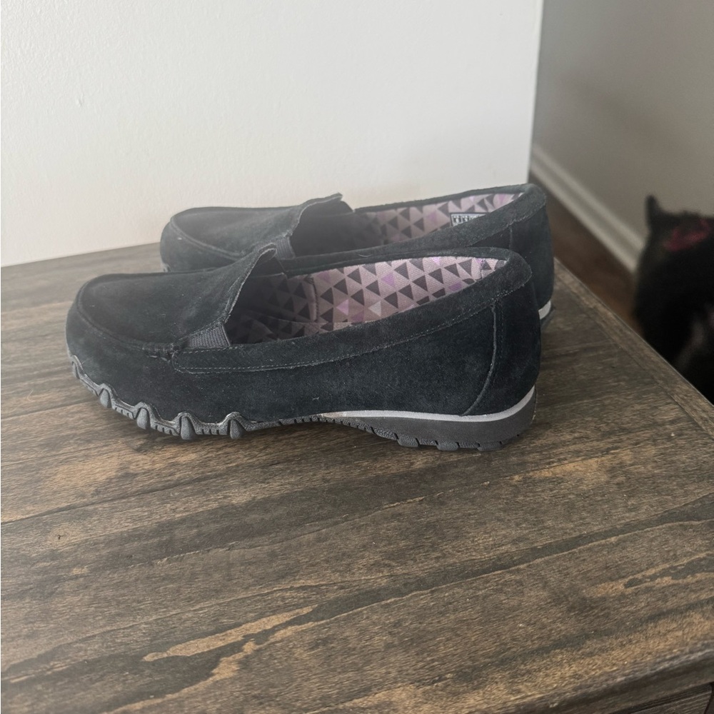 Skechers Black Relaxed Fit Loafers Suede like material Size 6